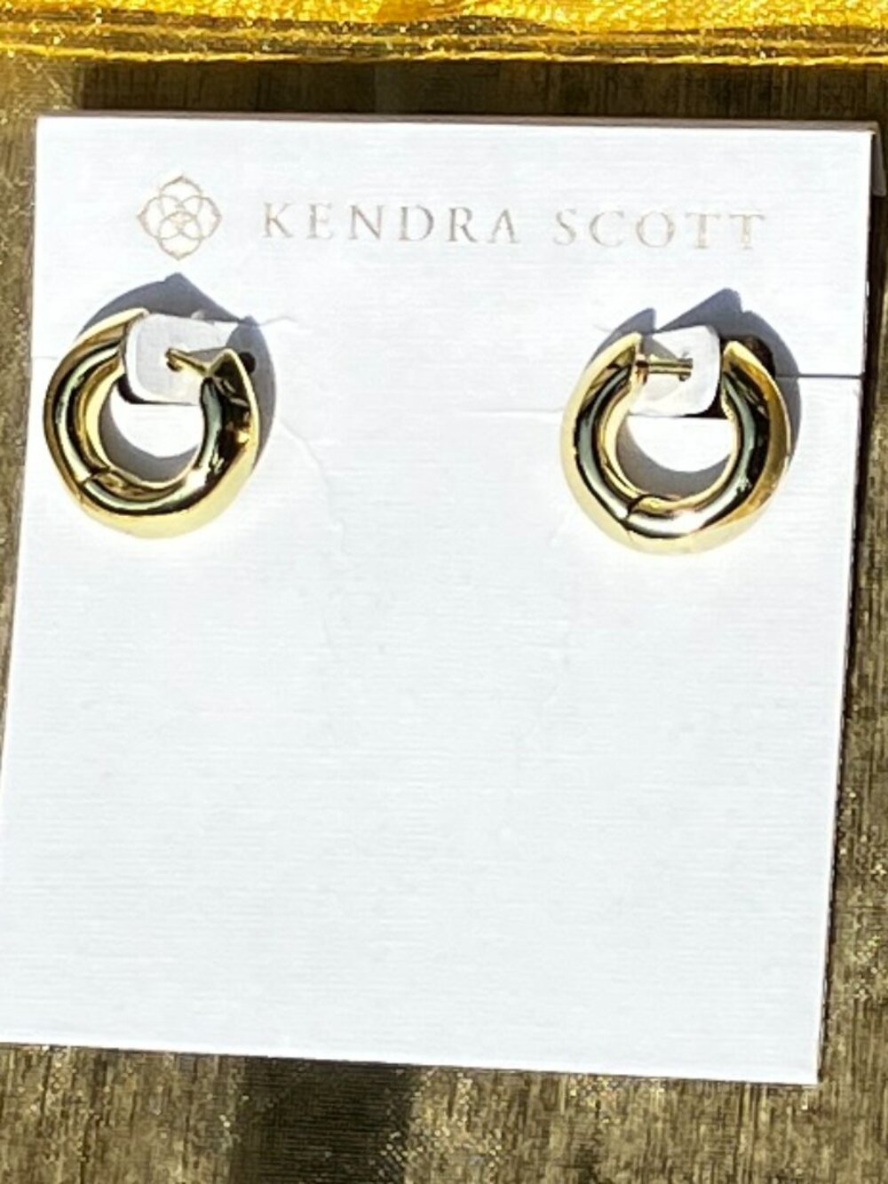 NWT🆕Kendra Scott Mikki Metal Hoop Earrings in Gold